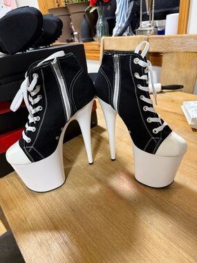 Pleaser Converse Sz 10